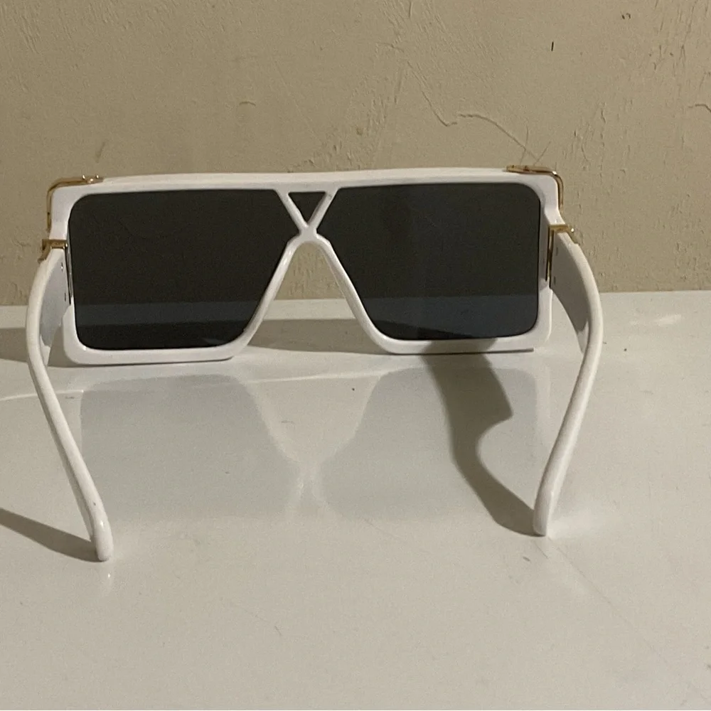 Louis Vuitton White Rectangular Sunglasses - Picture 5 of 7